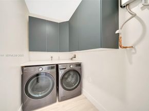 322 Lake Crest Ct, Weston FL 33326