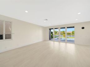 322 Lake Crest Ct, Weston FL 33326