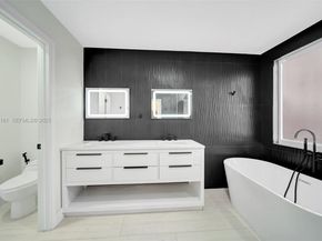 322 Lake Crest Ct, Weston FL 33326