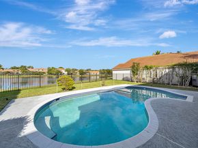 322 Lake Crest Ct, Weston FL 33326