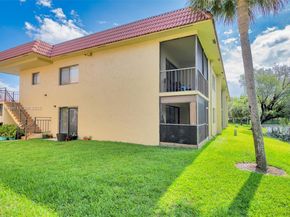 305 Lakeview Dr 104, Weston FL 33326