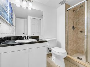 305 Lakeview Dr 104, Weston FL 33326