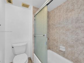 305 Lakeview Dr 104, Weston FL 33326