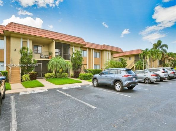 305 Lakeview Dr 104, Weston FL 33326