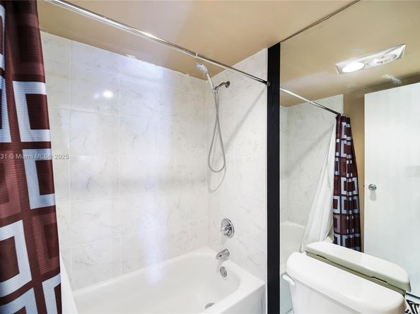 3675 N Country Club Dr 204, Aventura FL 33180