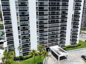 3675 N Country Club Dr 204, Aventura FL 33180