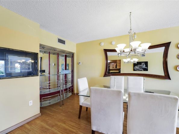 3675 N Country Club Dr 204, Aventura FL 33180