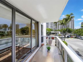 3675 N Country Club Dr 204, Aventura FL 33180