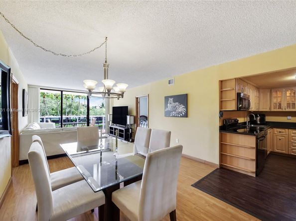 3675 N Country Club Dr 204, Aventura FL 33180
