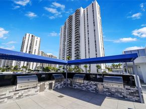 3675 N Country Club Dr 204, Aventura FL 33180
