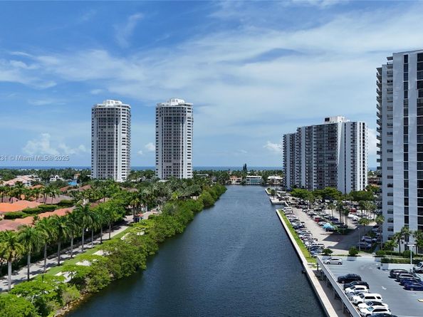 3675 N Country Club Dr 204, Aventura FL 33180