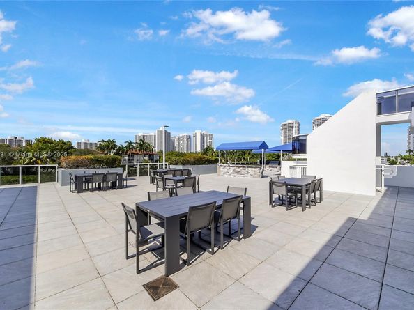 3675 N Country Club Dr 204, Aventura FL 33180