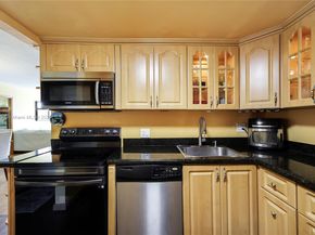 3675 N Country Club Dr 204, Aventura FL 33180
