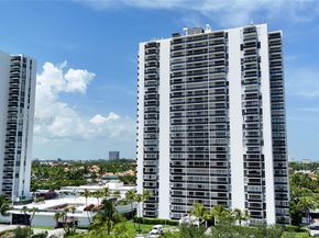 3675 N Country Club Dr 204, Aventura FL 33180
