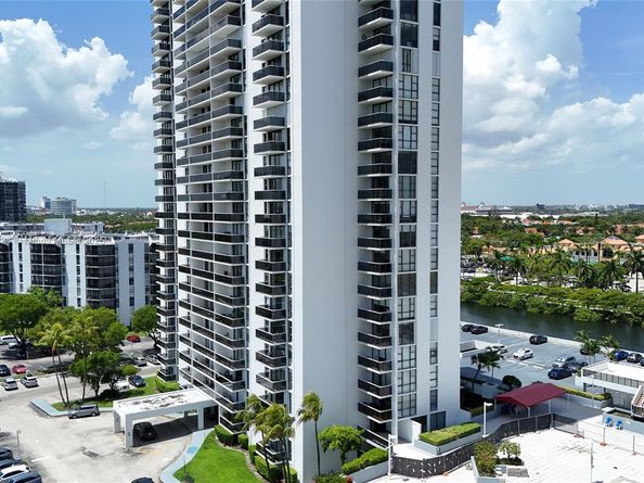 3675 N Country Club Dr 204, Aventura FL 33180