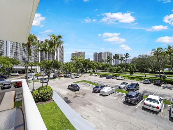 3675 N Country Club Dr 204, Aventura FL 33180
