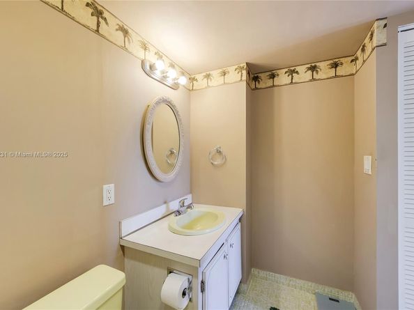 3675 N Country Club Dr 204, Aventura FL 33180