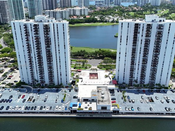 3675 N Country Club Dr 204, Aventura FL 33180