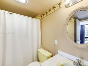 3675 N Country Club Dr 204, Aventura FL 33180