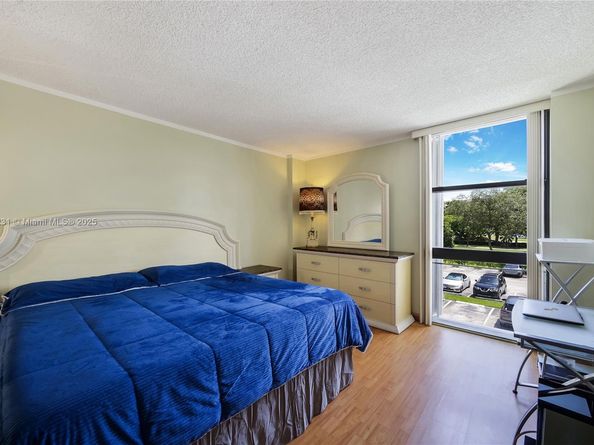 3675 N Country Club Dr 204, Aventura FL 33180