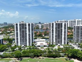 3675 N Country Club Dr 204, Aventura FL 33180