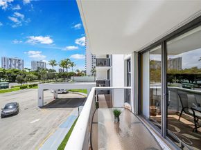 3675 N Country Club Dr 204, Aventura FL 33180