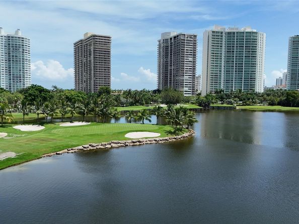 3675 N Country Club Dr 204, Aventura FL 33180