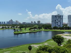 3675 N Country Club Dr 204, Aventura FL 33180