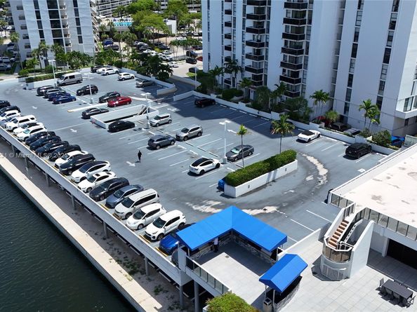 3675 N Country Club Dr 204, Aventura FL 33180