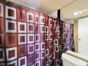 3675 N Country Club Dr 204, Aventura FL 33180