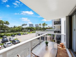 3675 N Country Club Dr 204, Aventura FL 33180