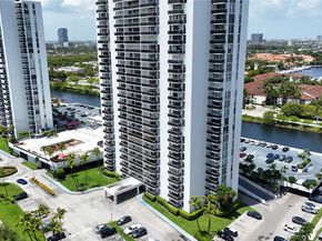 3675 N Country Club Dr 204, Aventura FL 33180