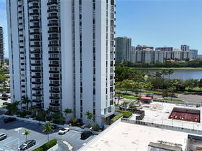 3675 N Country Club Dr 204, Aventura FL 33180