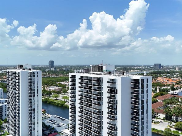 3675 N Country Club Dr 204, Aventura FL 33180