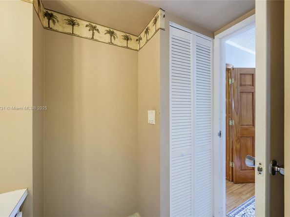 3675 N Country Club Dr 204, Aventura FL 33180