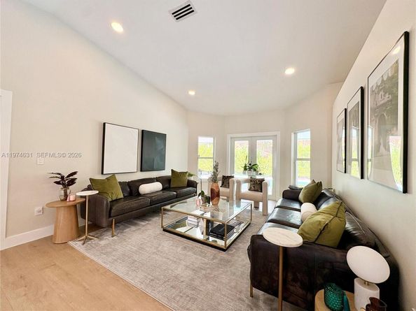 10461 SW 121st St, Miami FL 33176