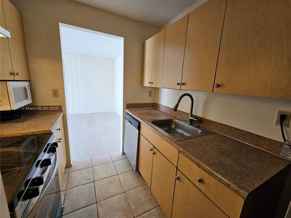 1153 Lake Victoria Dr D, West Palm Beach FL 33411
