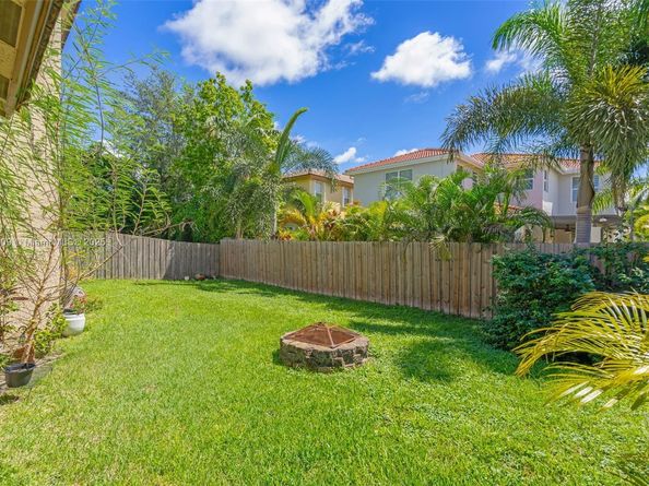 8467 NW 110th Pl, Doral FL 33178