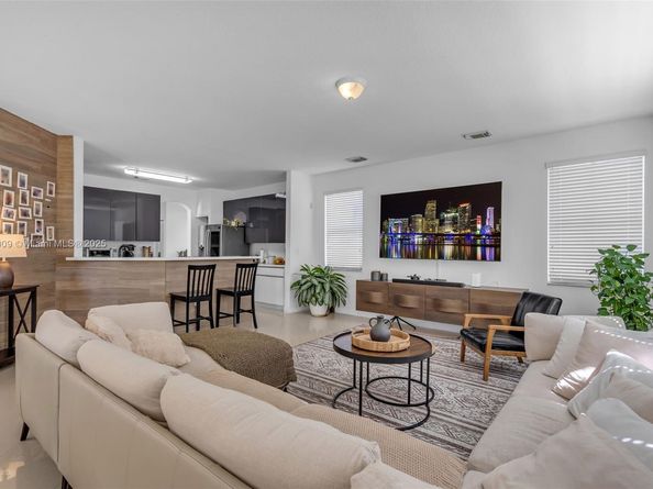 8467 NW 110th Pl, Doral FL 33178