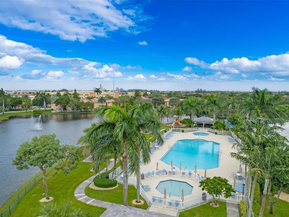 8467 NW 110th Pl, Doral FL 33178