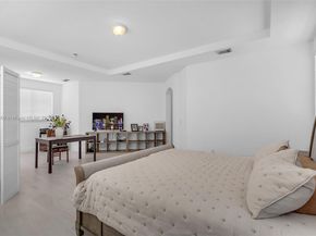 8467 NW 110th Pl, Doral FL 33178