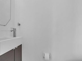 8467 NW 110th Pl, Doral FL 33178