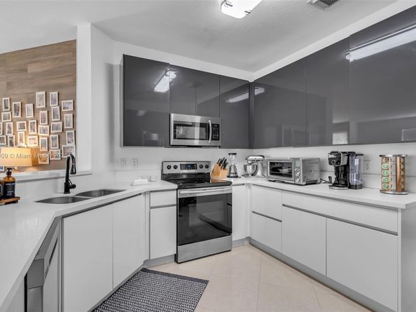 8467 NW 110th Pl, Doral FL 33178
