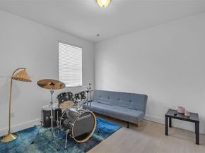 8467 NW 110th Pl, Doral FL 33178