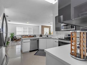8467 NW 110th Pl, Doral FL 33178