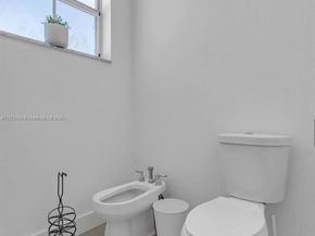 8467 NW 110th Pl, Doral FL 33178