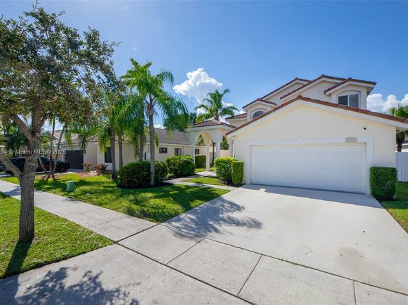 862 SW 176th Ave, Pembroke Pines FL 33029