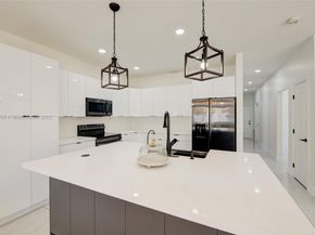 862 SW 176th Ave, Pembroke Pines FL 33029