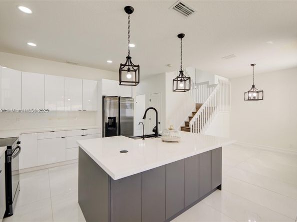 862 SW 176th Ave, Pembroke Pines FL 33029