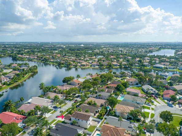 862 SW 176th Ave, Pembroke Pines FL 33029